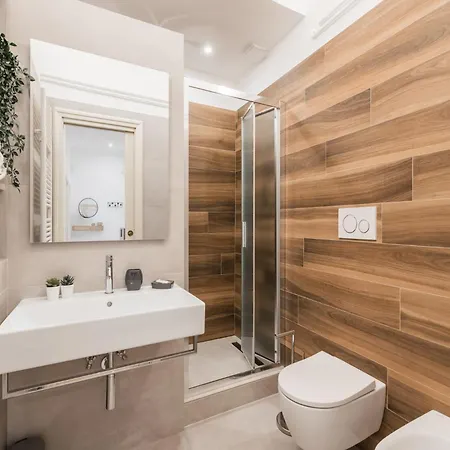The Rent - Bright Two-bedroom Between Prati And San Pietro דירה רומא