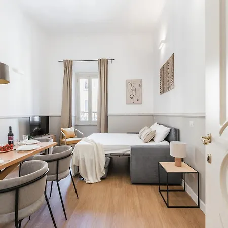The Rent - Bright Two-bedroom Between Prati And San Pietro Rome
