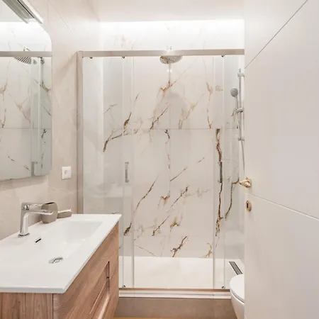 The Rent - Bright Two-bedroom Between Prati And San Pietro